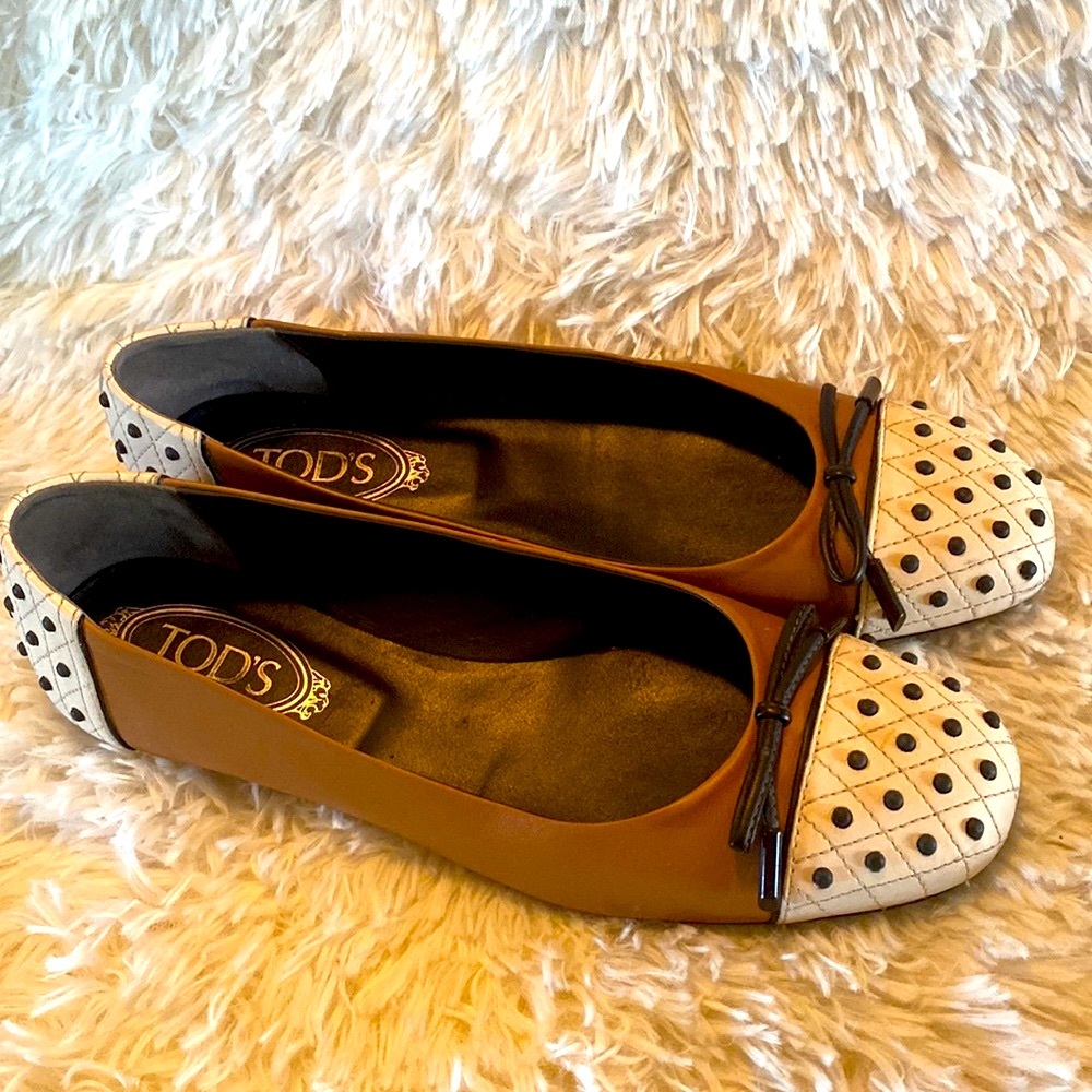 TOD’S Two Toned Polka Dot Studded Ballerina Flats gently used - Picture 6 of 7
